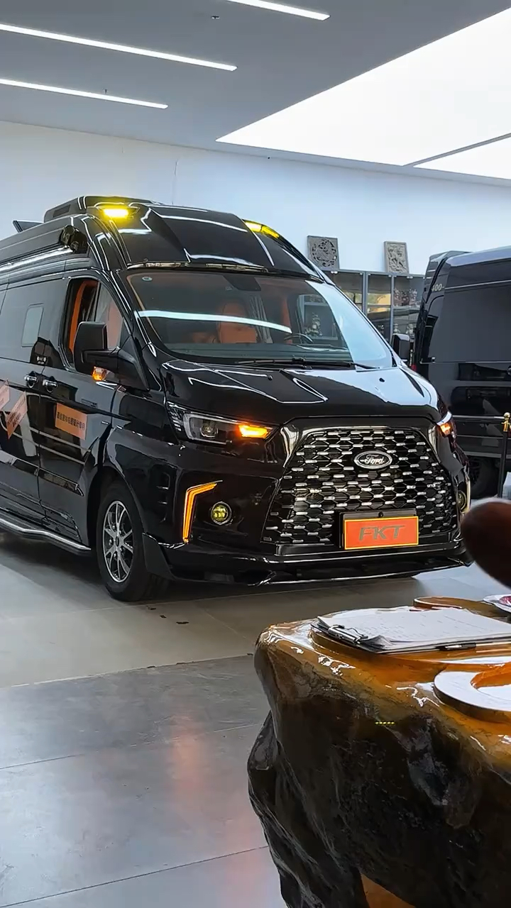 b 型房车中的天花板福客特黑骑士