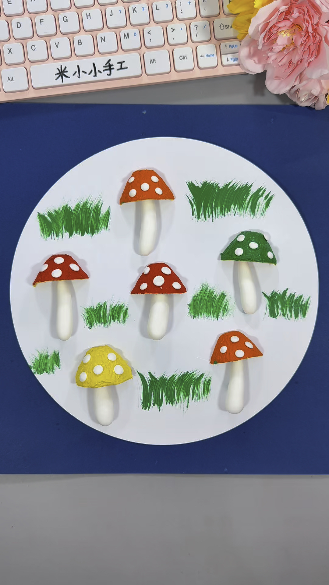 找出家里不要的鸡蛋拖,和我一起做一副好看的创意贴画《小蘑菇》