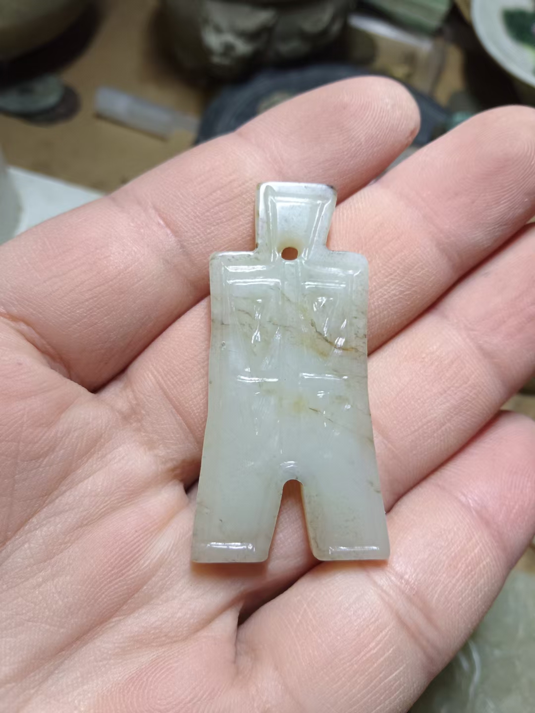 和田玉一个古币造型的玉器 热点周际赛