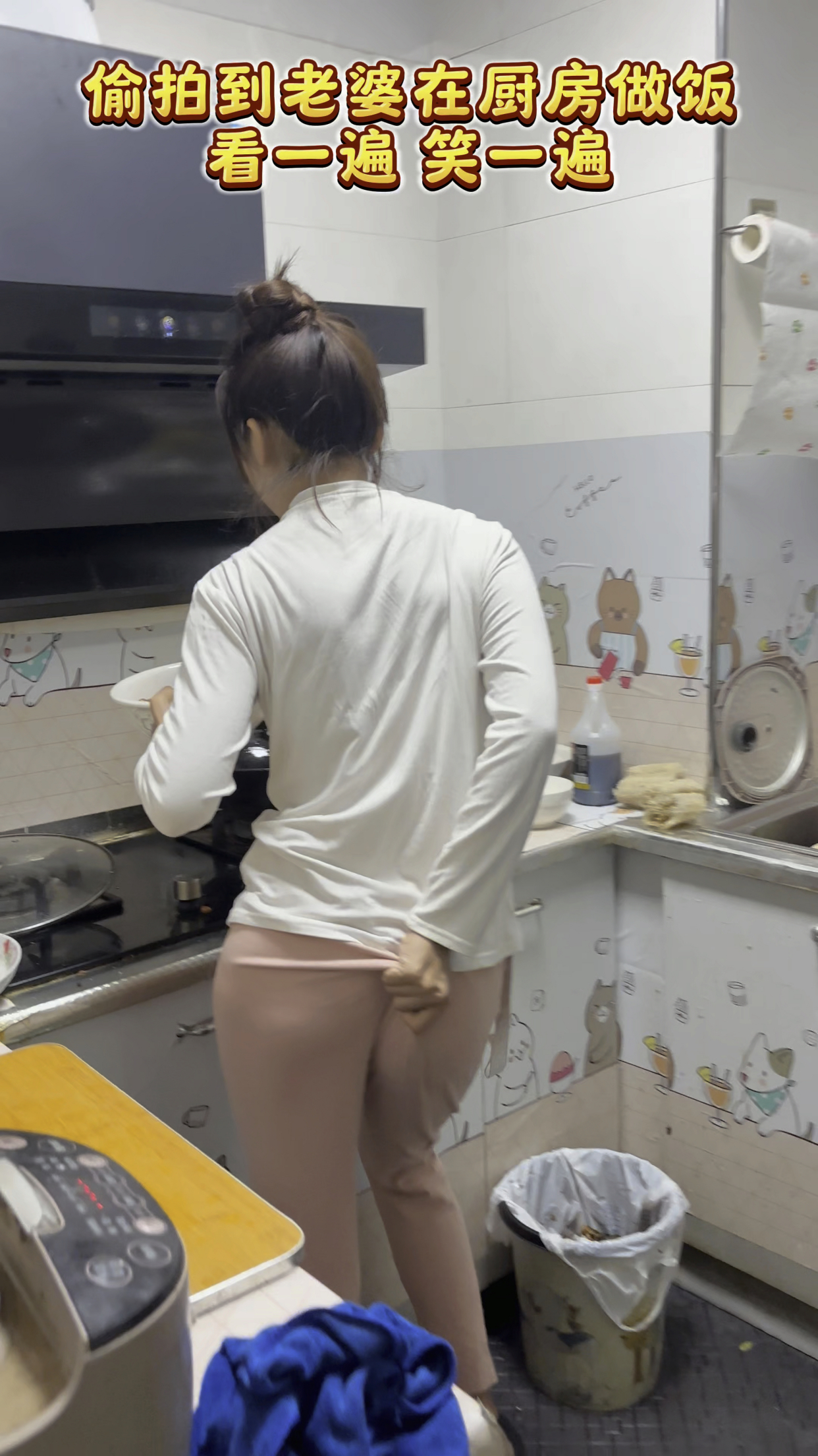 在厨房里的儿媳发出感叹