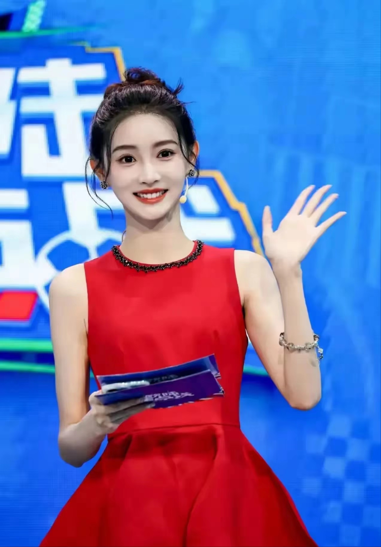 cctv5的美女主持!又高又瘦! 叫什么名字啊? #大学第一课