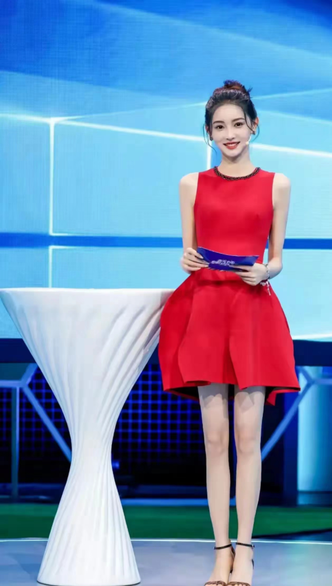 cctv5的美女主持!又高又瘦! 叫什么名字啊? #大学第一课