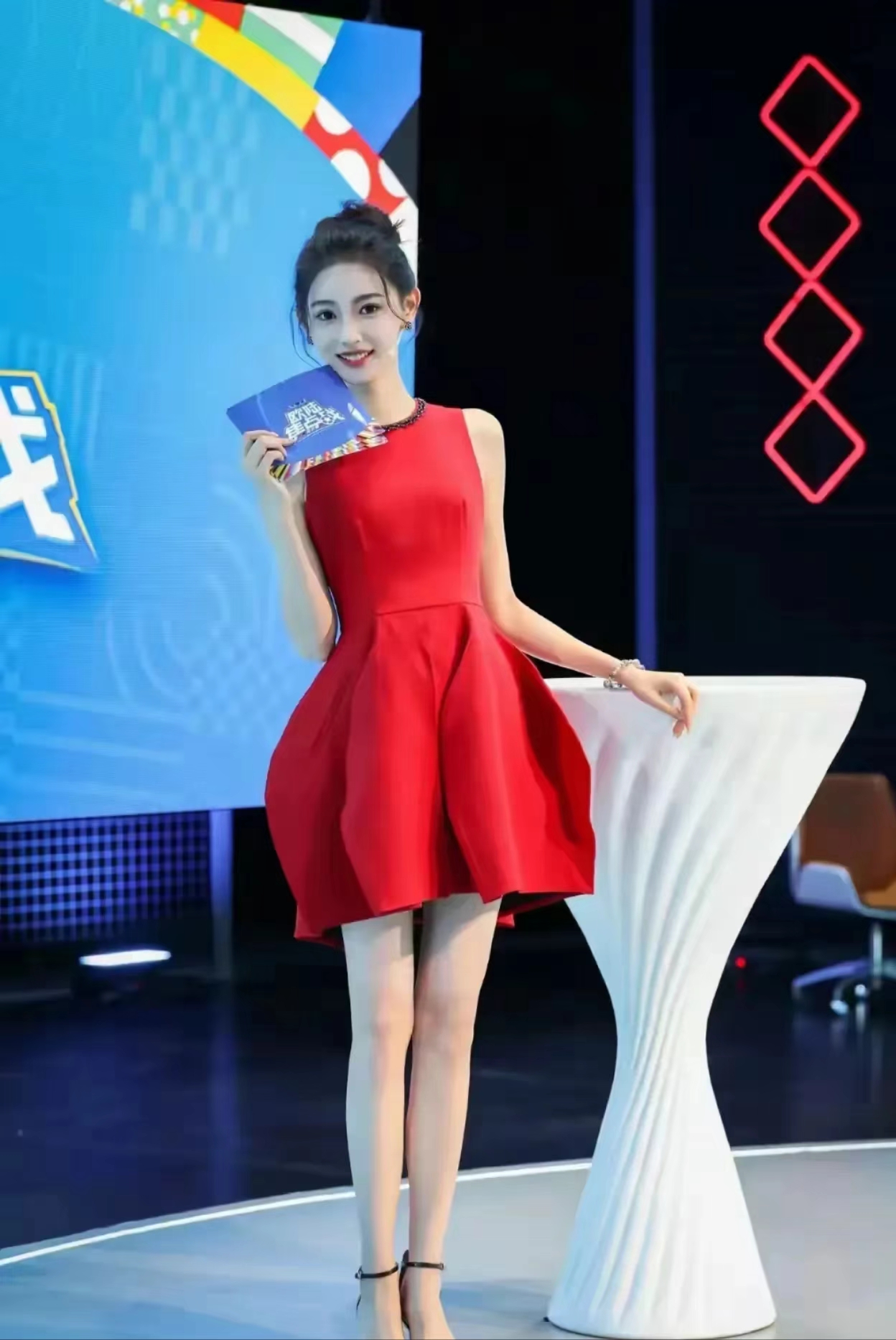 cctv5的美女主持!又高又瘦! 叫什么名字啊? #大学第一课