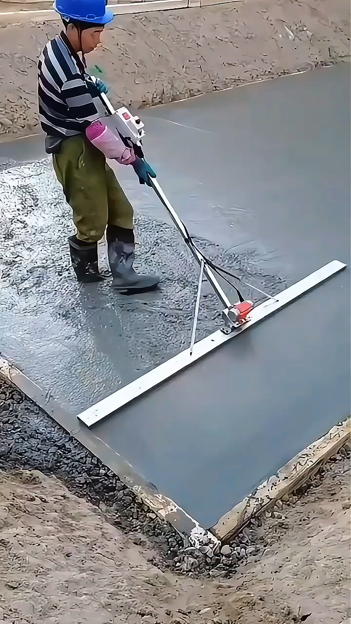 师傅地面找平手法