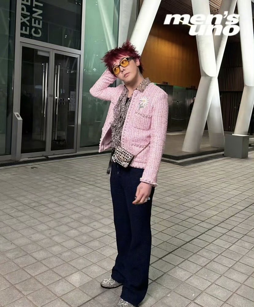 权志龙香奈儿大秀造型出炉,被吐槽像乡村理发店的非主流小哥,你能get