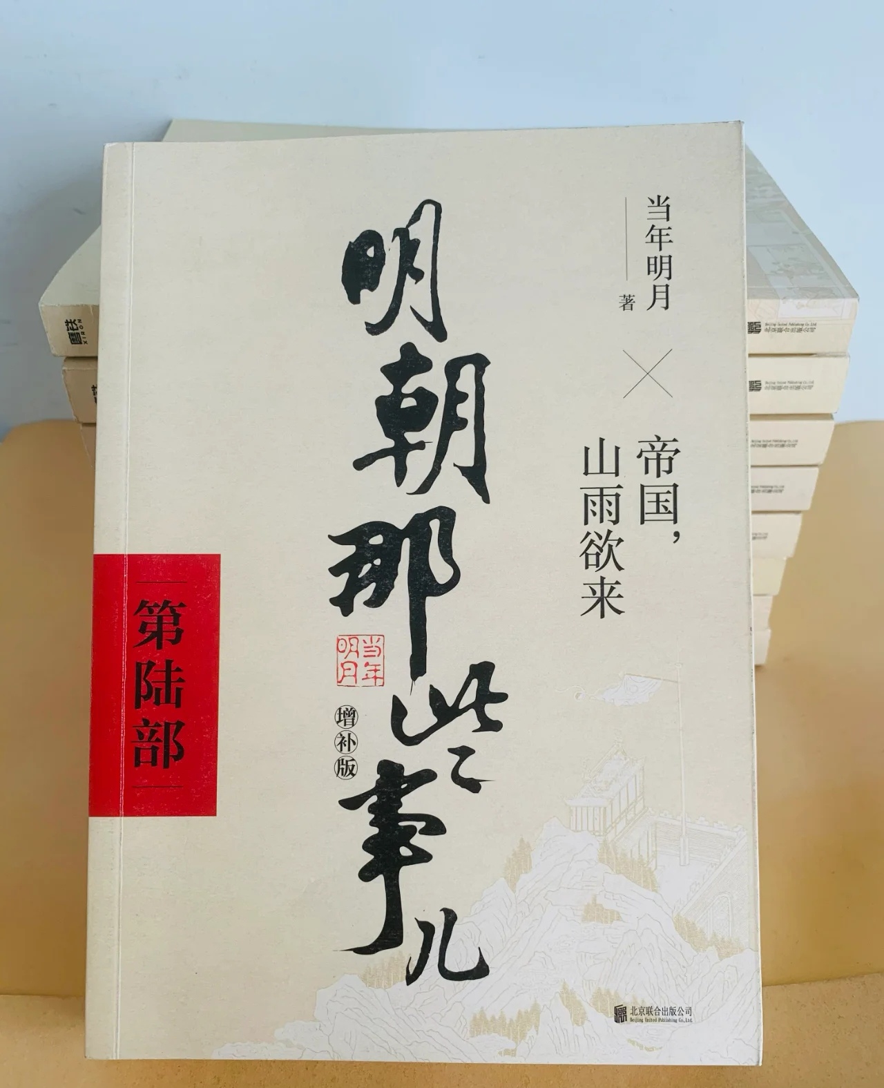 出生卑微,当个乞丐,却有无数美女争抢,他就是朱元璋,明朝的开国皇帝