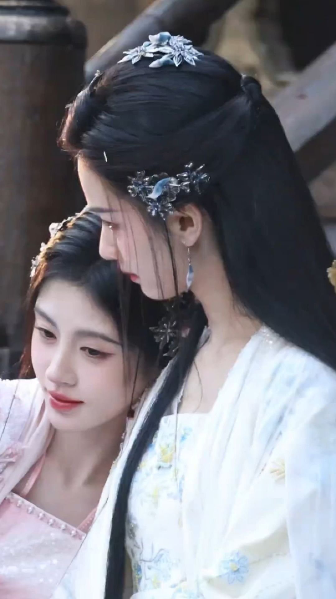 鞠婧祎和陈都灵合作,这也太养眼了吧!