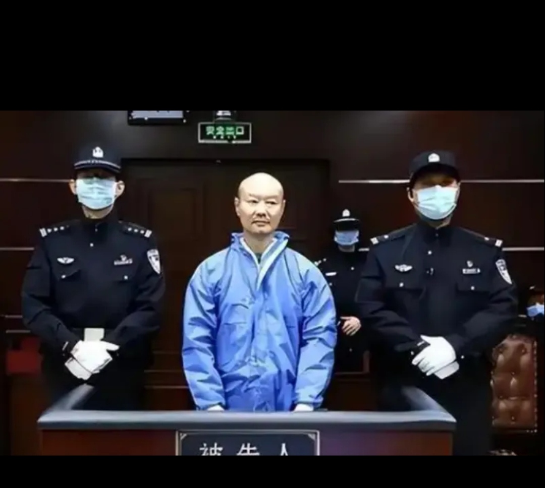 2020年,许国利在杀害妻子后,将尸体绞碎后倒入马桶中,一夜之间冲掉了2