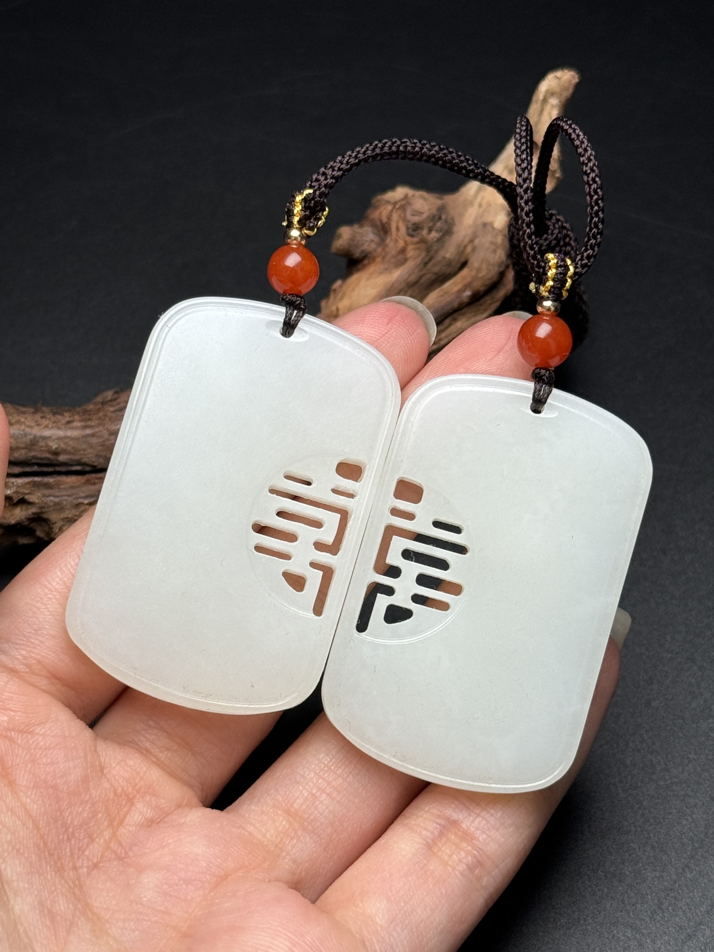 和田玉龙凤对牌,龙凤呈祥,吉祥富贵,双喜临门,天作之合,牌型美观,雕刻