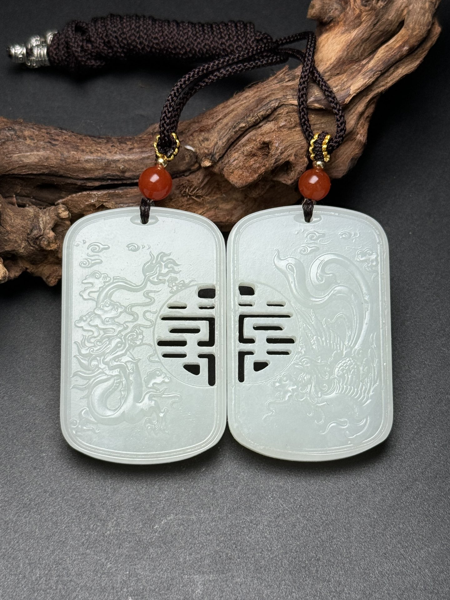 和田玉龙凤对牌,龙凤呈祥,吉祥富贵,双喜临门,天作之合,牌型美观,雕刻