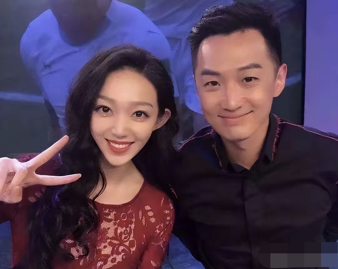 他是央视"学历最高"男主持,倪萍的接班人,娶演员妻