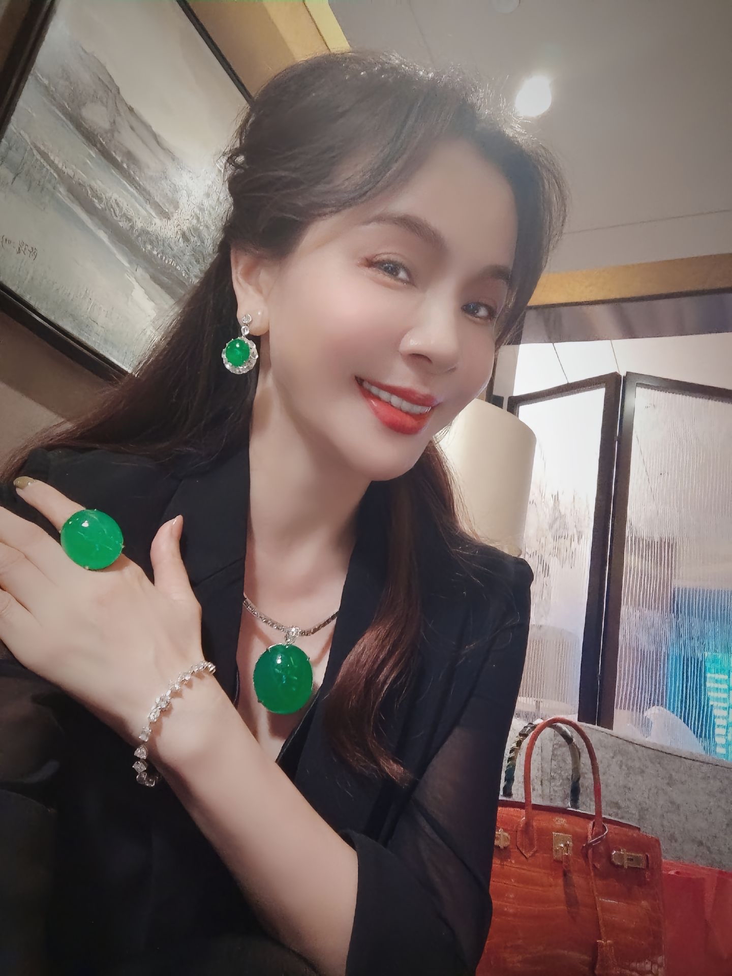 这套装备适合大家吧,百搭款的豪气十足,这么大的鸽子