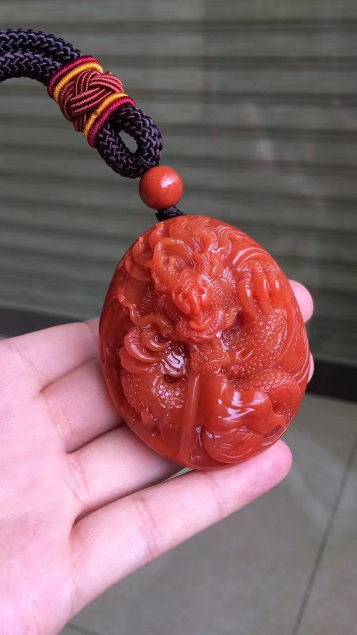 南红玛瑙手把件龙腾四海