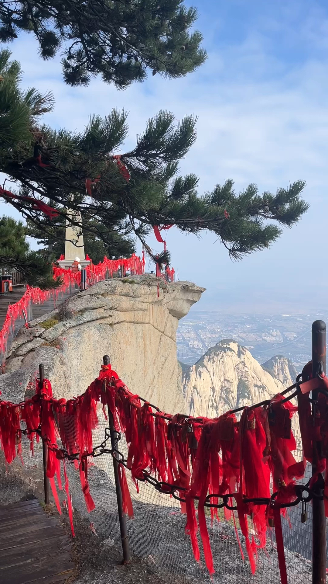 华山东峰的鹰嘴崖