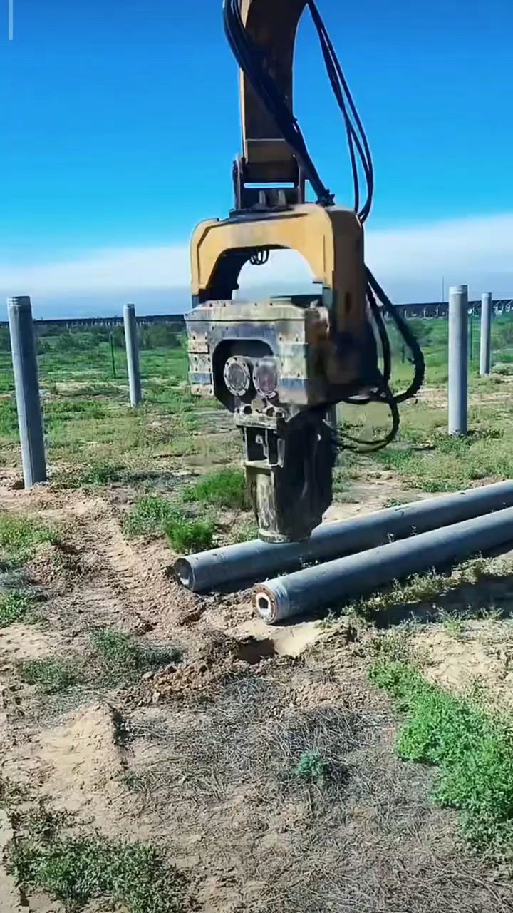 打桩机打光伏桩,力大无比