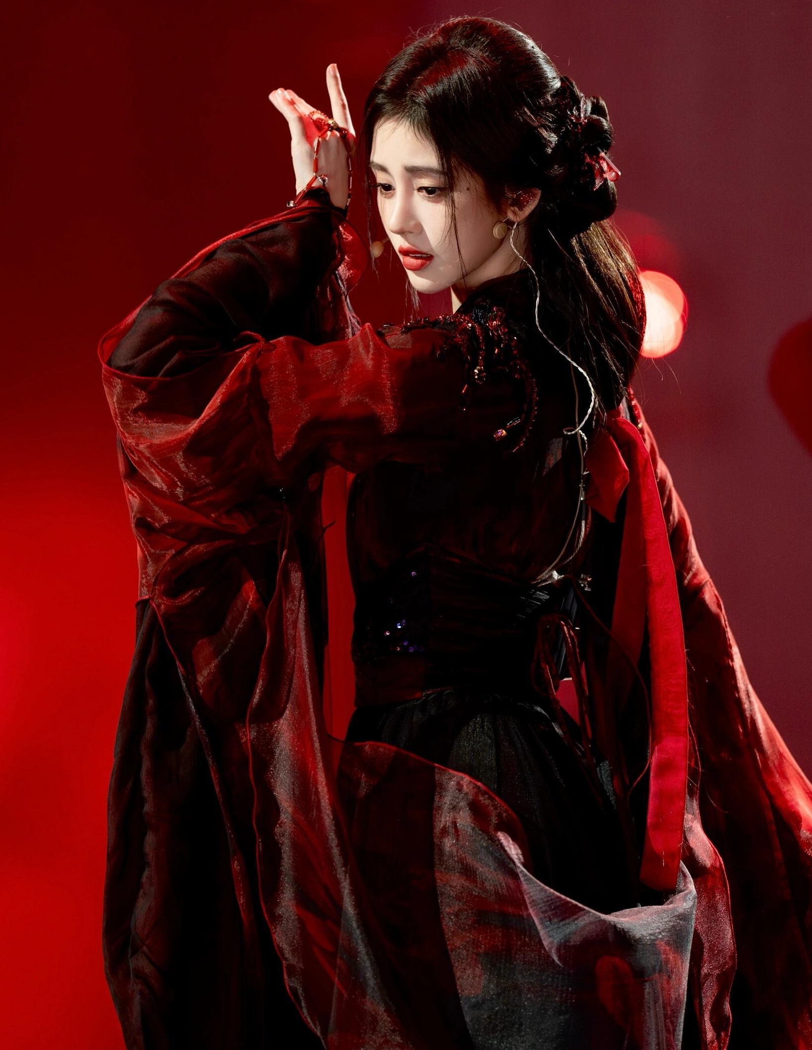 鞠婧祎红衣舞台造型好美啊#鞠婧祎