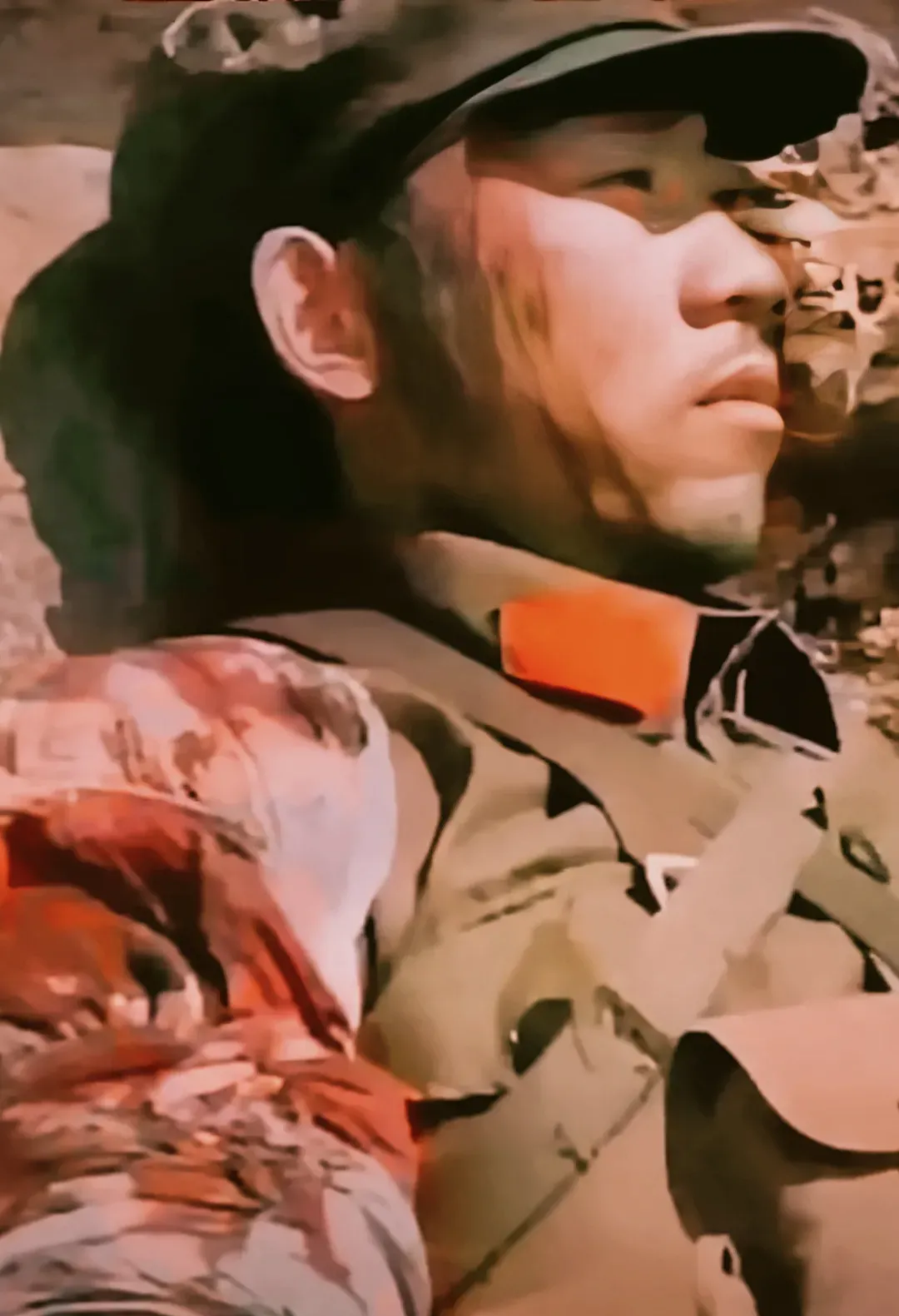 就是如此重伤的情况下,他凭借着顽强的毅力爬行了7米