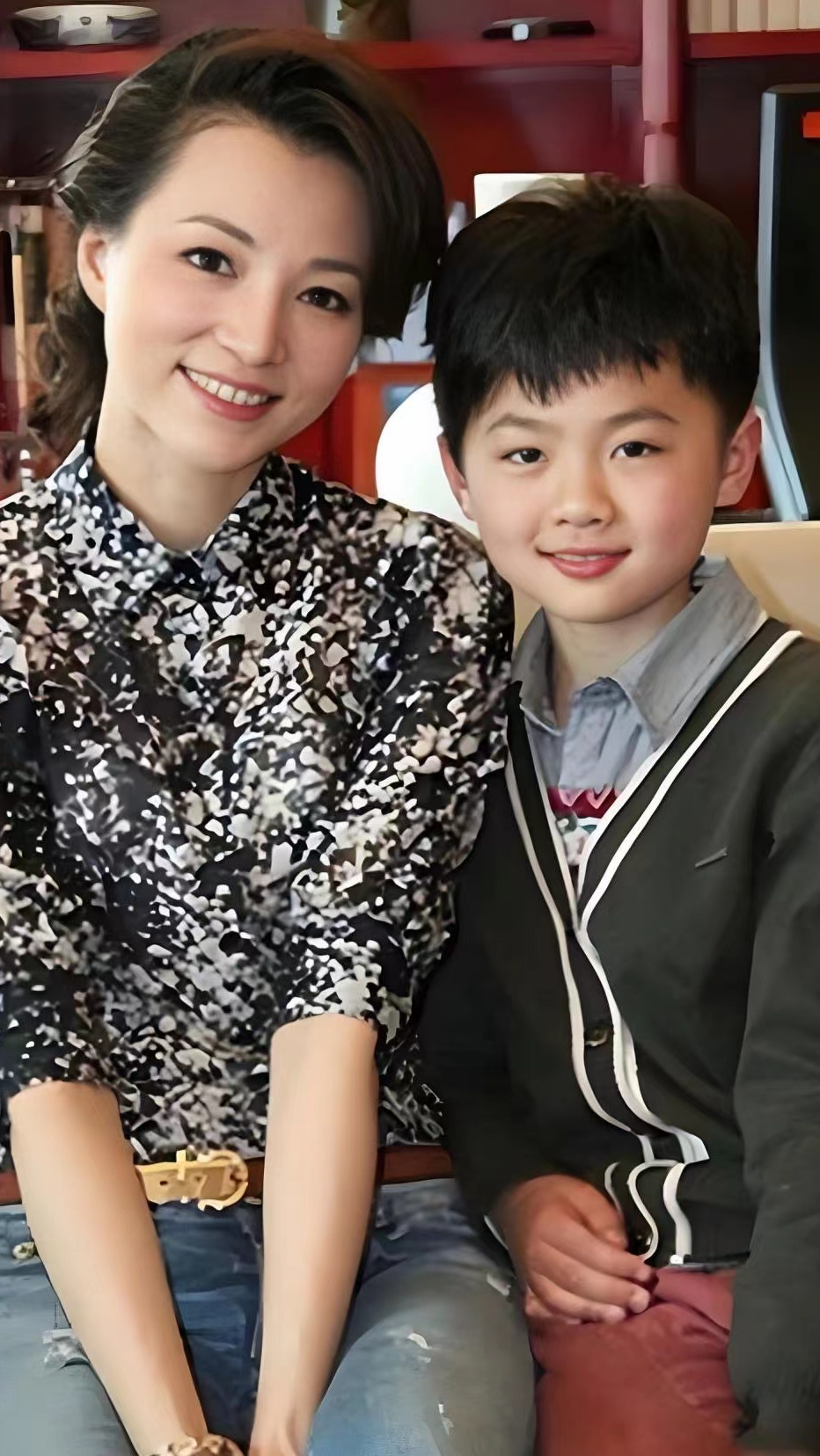 央视一姐董卿有苦难言公开孩子的生父?这次终于瞒不住了!