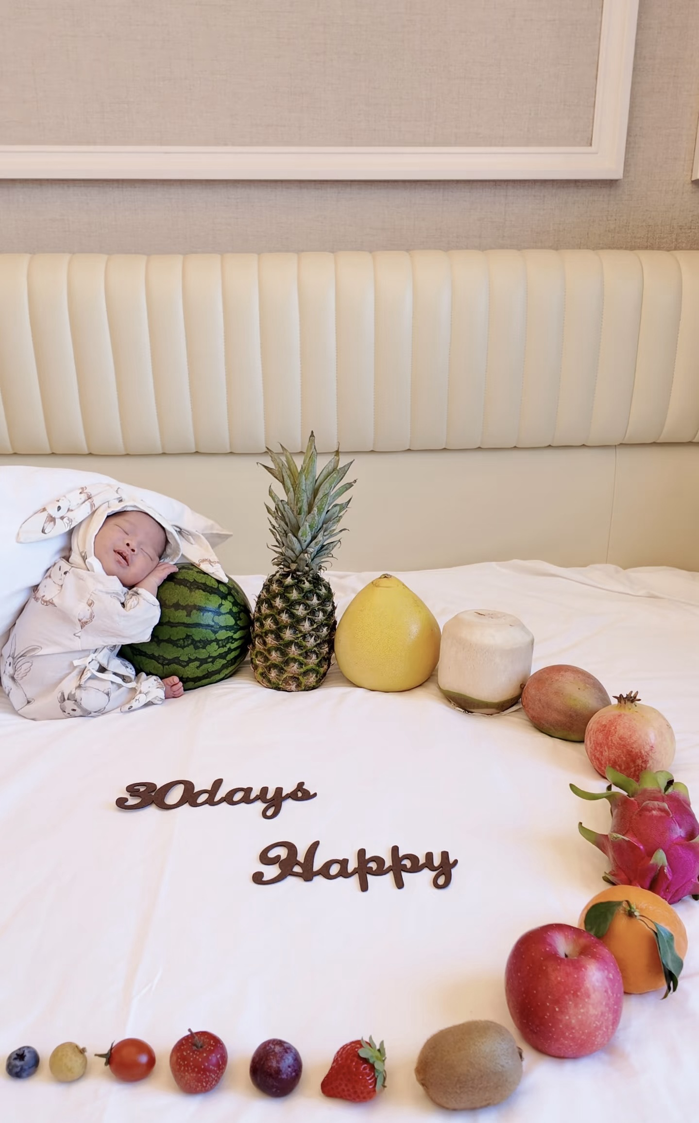 自己拍满月照 马上要满月啦我的宝宝你不需要优秀也不需要很乖不需要