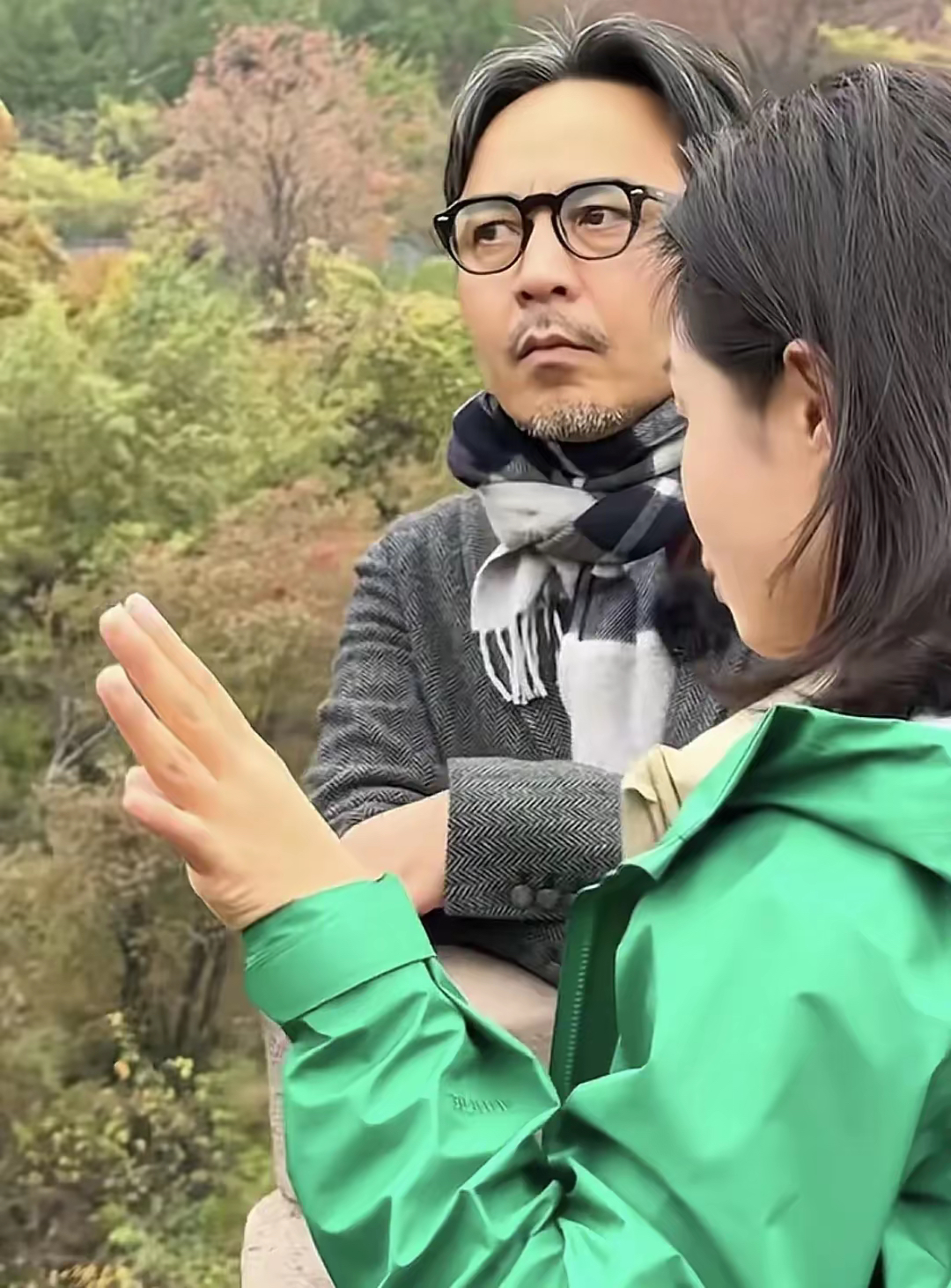汪涵最近几年是断崖式衰老啊何炅和他同龄比他显年轻多了