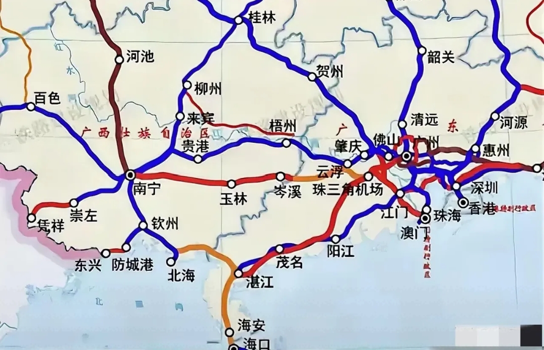 湛江地理位置优越,处于三省交界处,拥有天然港口,机场和铁路