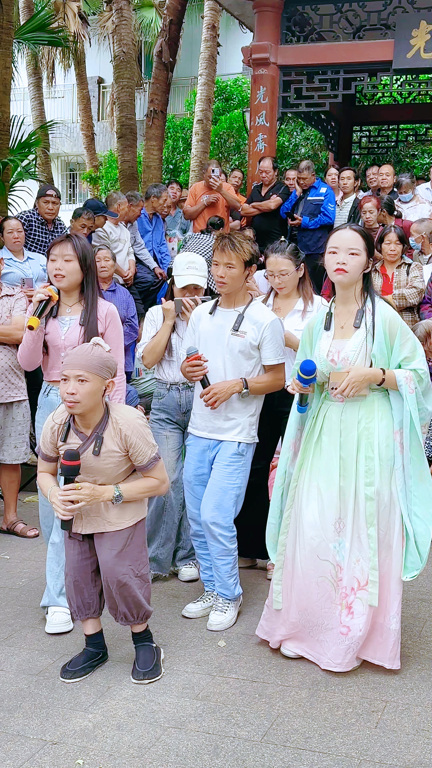 巴马广场山歌对唱图片