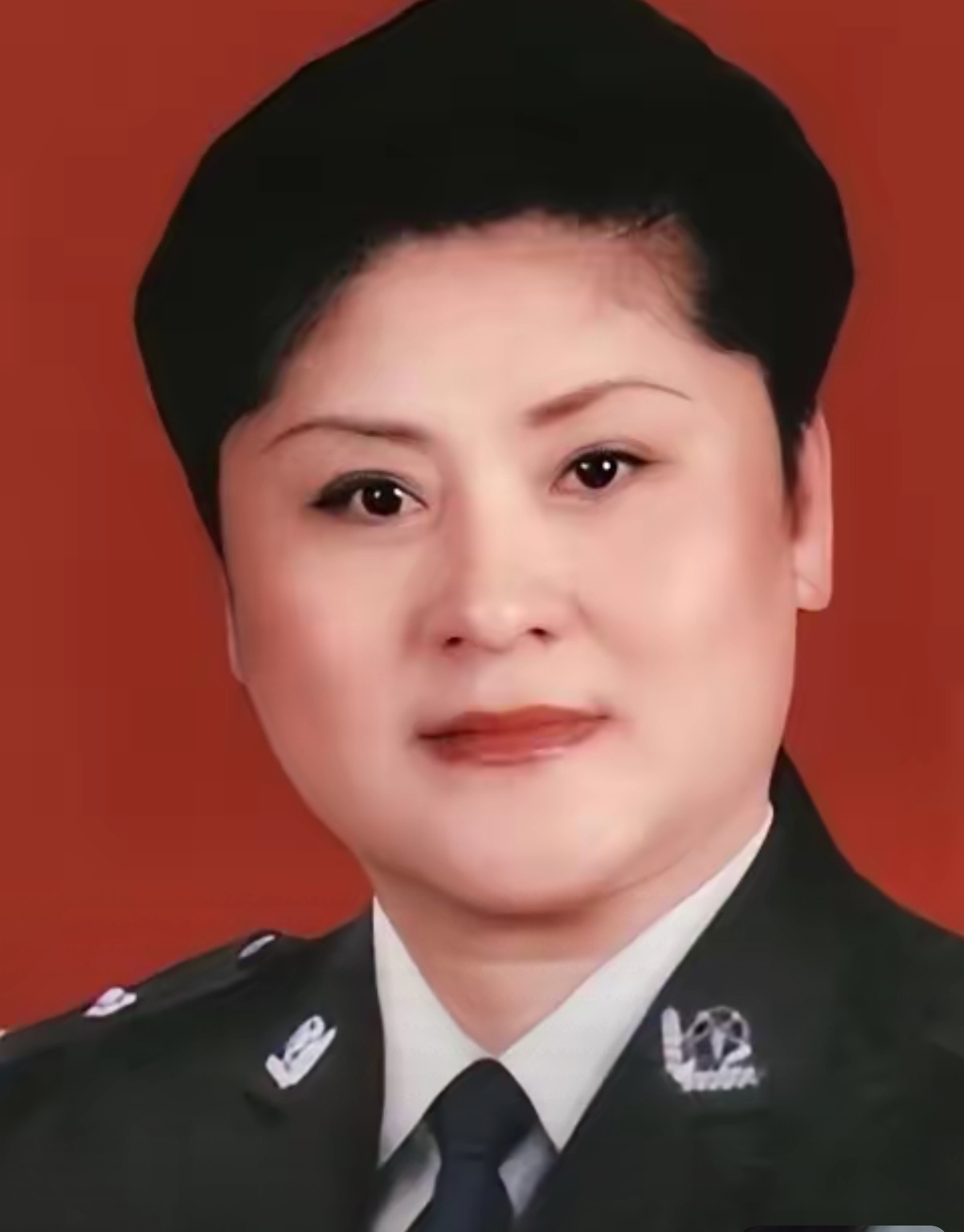 就在车子急刹时,女子趁着刹车的惯性,在司机肩膀上