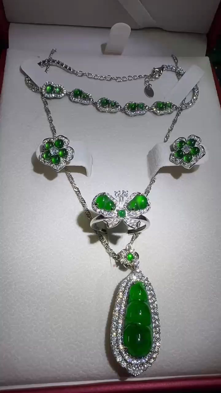 帝王绿翡翠四件套套装#天然翡翠 #高品质翡翠 #翡翠珠宝