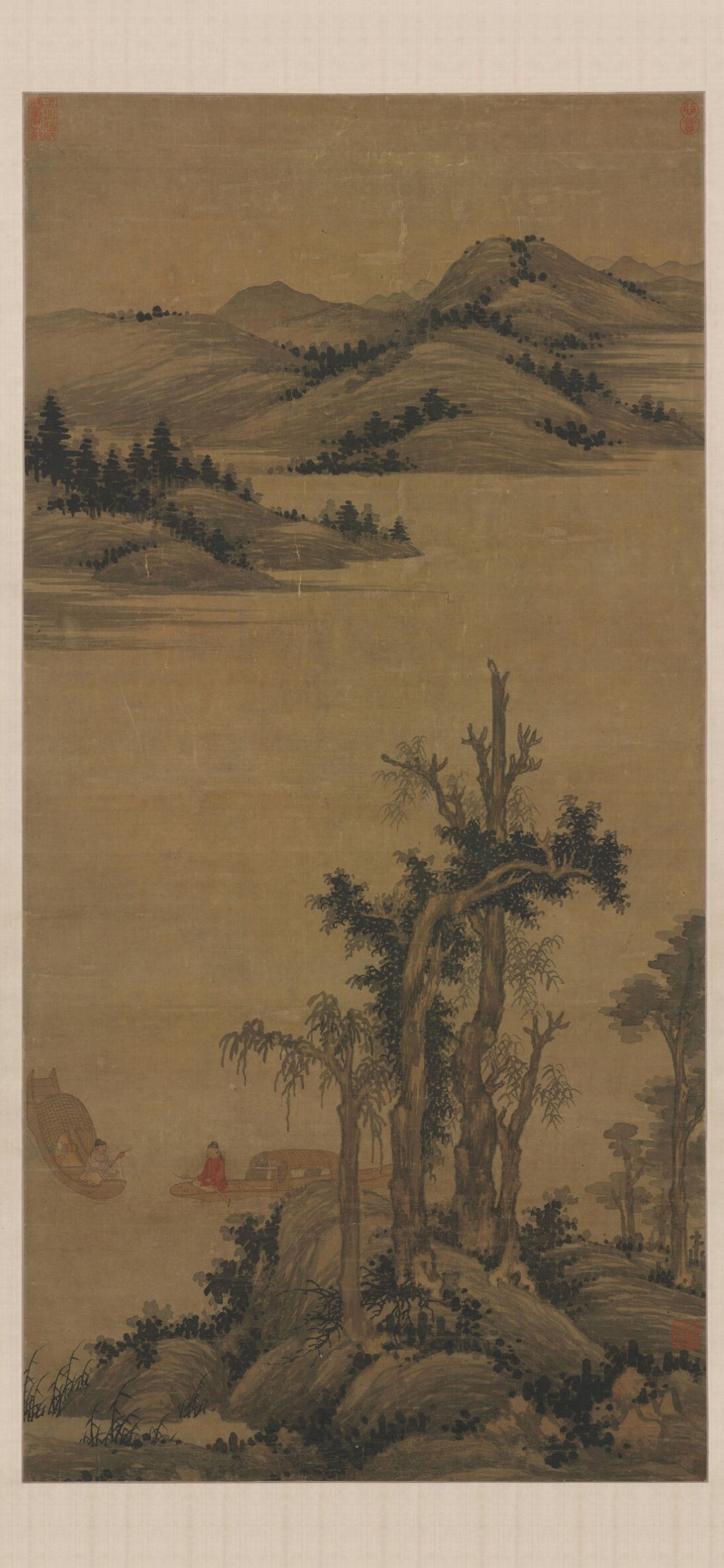此画博物馆官网介绍是赵雍所画《溪山渔隐图》,从笔墨看接近吴镇,当是