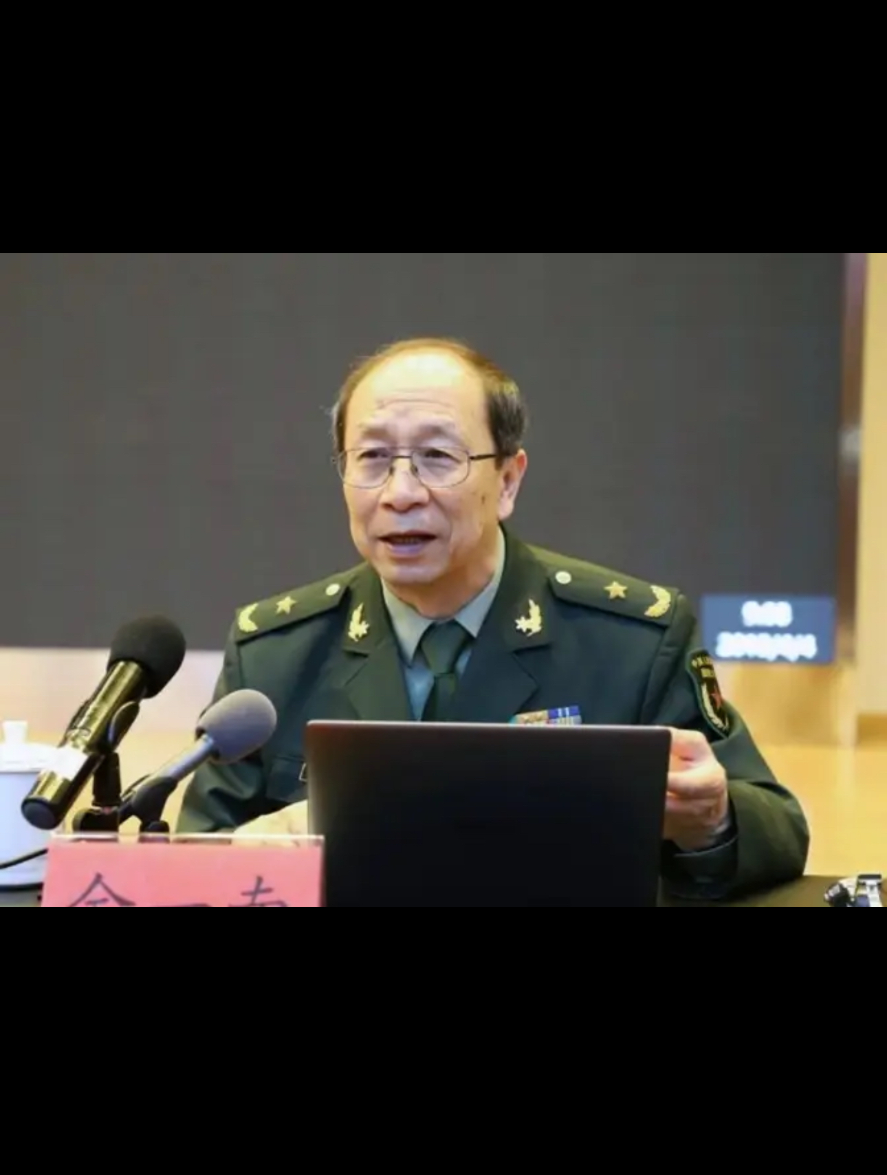 "金一南将军一句话让他哑口无言:"你懂南斯拉夫的痛吗?