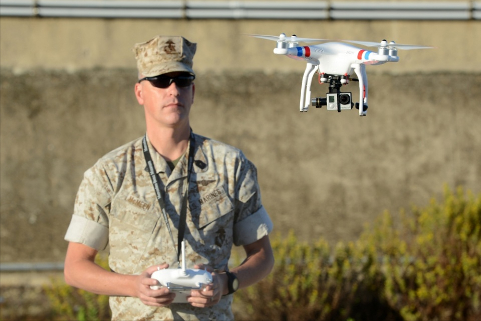 马斯克再掀科技风暴:无人机蜂群挑战美国军工科技