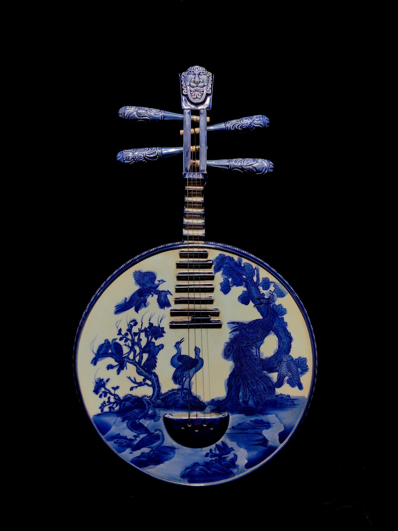青花花鸟图手绘瓷琵琶 高61宽35厚6