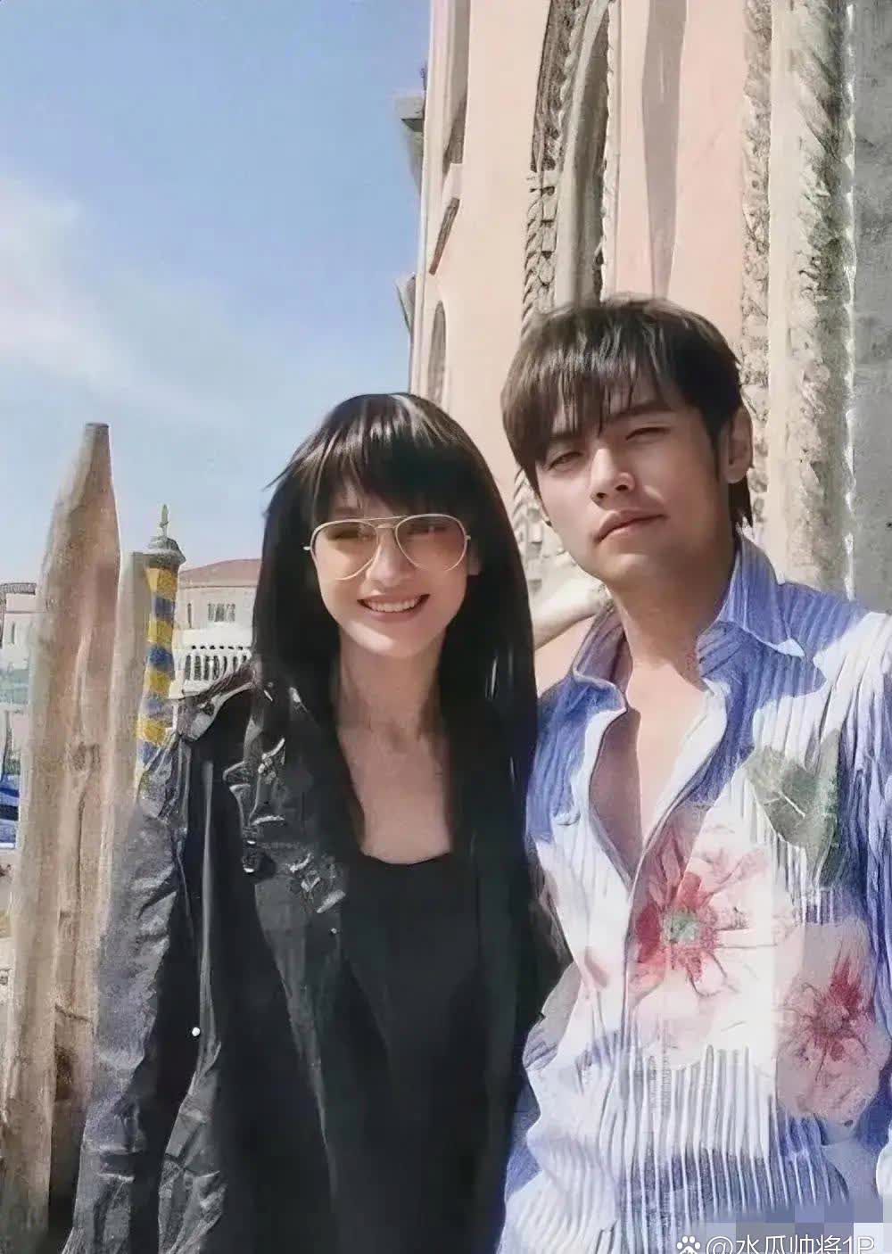 20年前,这位女生追着周杰伦求合影,如今这位女生早已大红大紫,在演艺