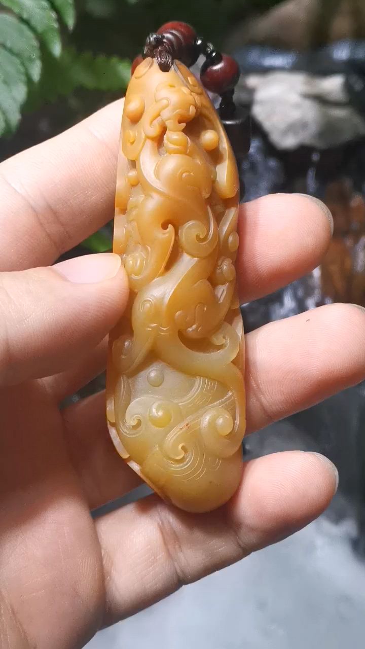 黄蜡石独籽螭龙手把件