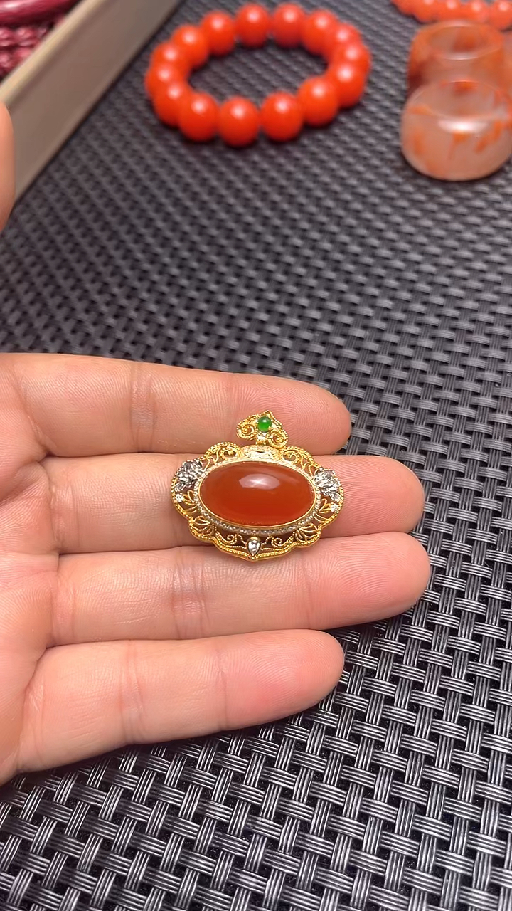 传家宝贝 嫁妆绝对顶 18k金镶南红吊坠