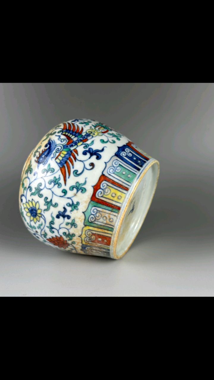 旧藏:明代 明成化斗彩凤穿缠枝花卉天字罐