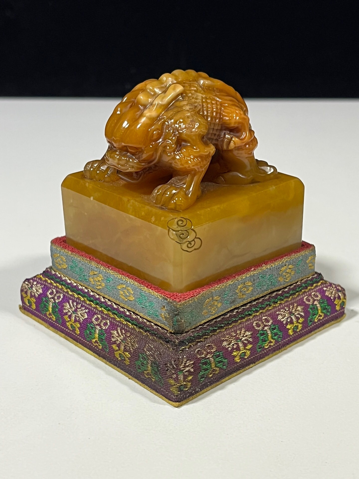 旧藏精品《田黄石康熙三十五年内务府造双龙》印章