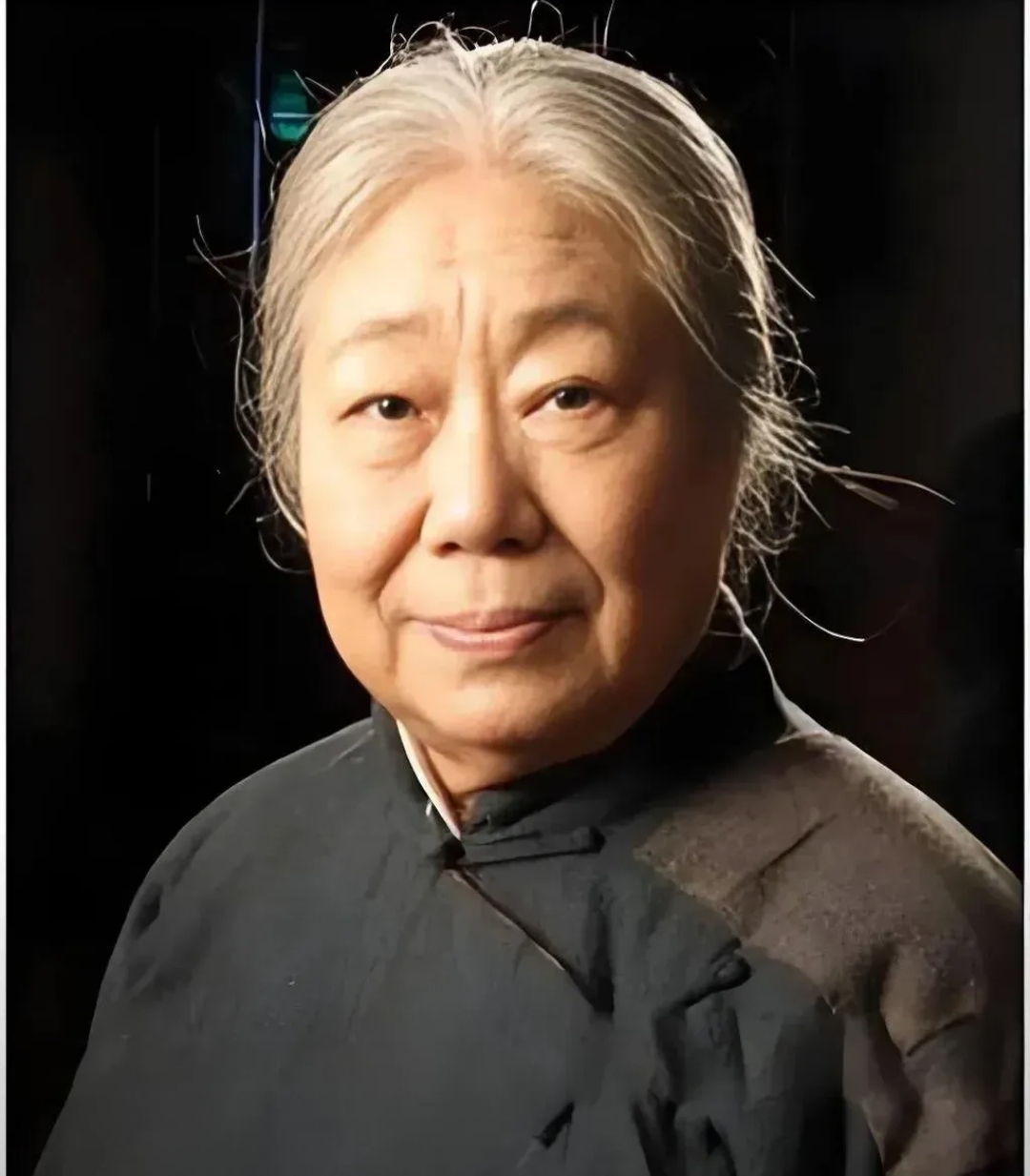 这位白发苍苍的老奶奶,你是否还有印象?