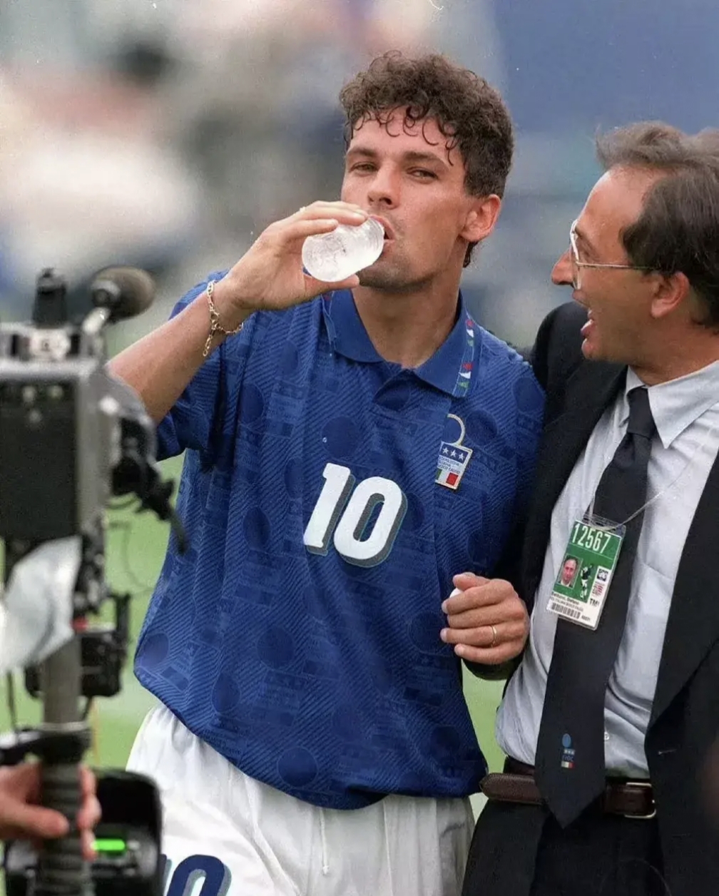 意大利足坛的三位王子.成绩方面斑马王子皮耶罗毫无争议的排在第一位