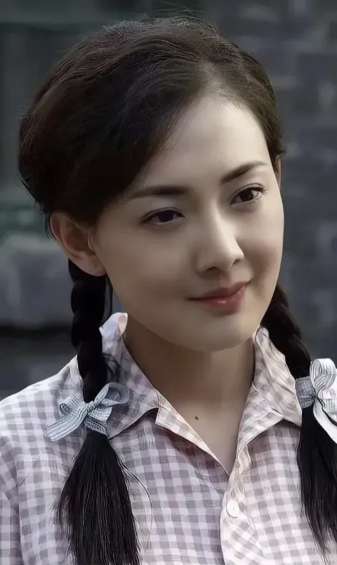 不仅人长得好看,小品演的好,戏也演的一流,曾是多少男人心目中的偶像