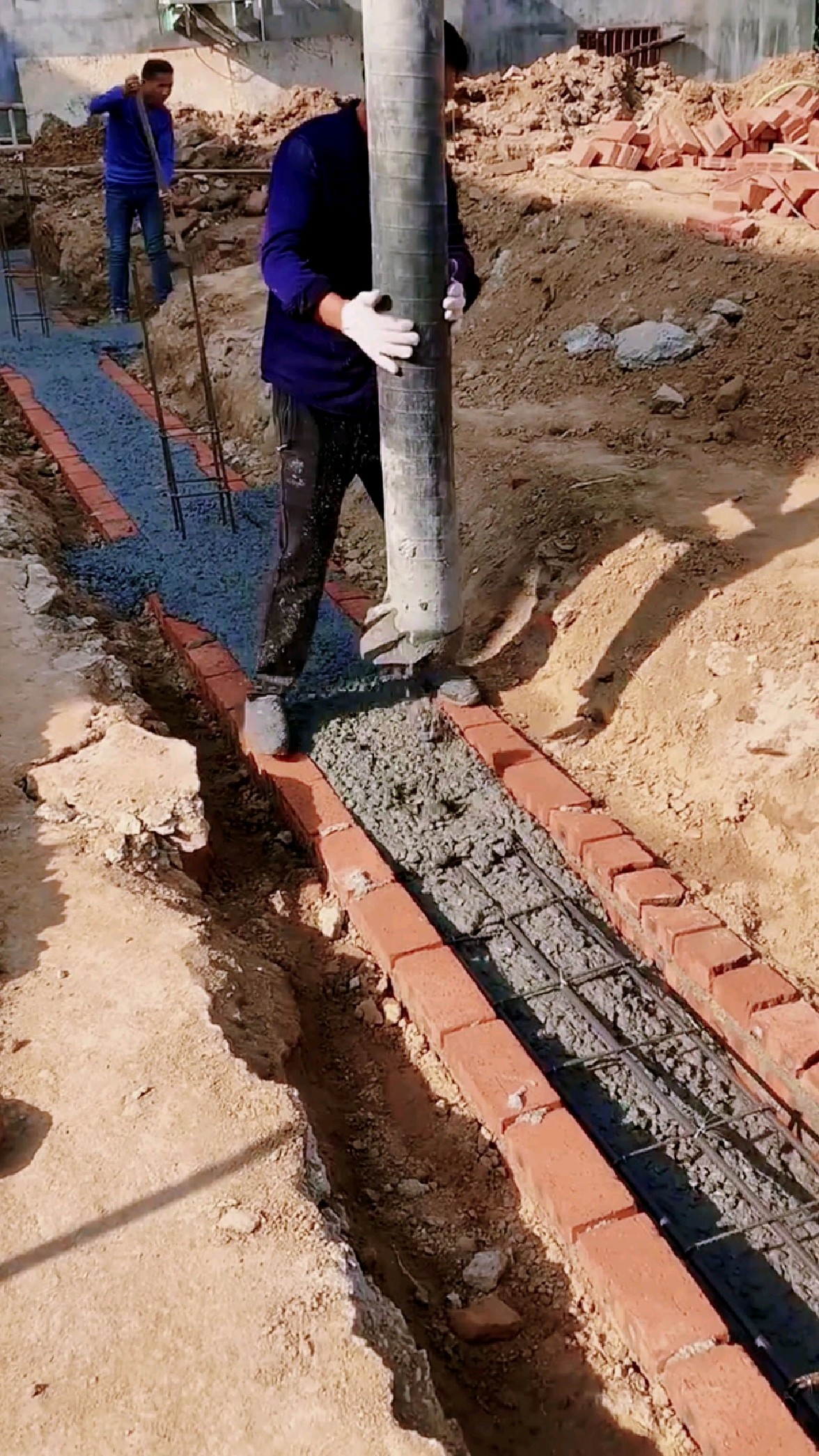 条形基础倒混凝土!