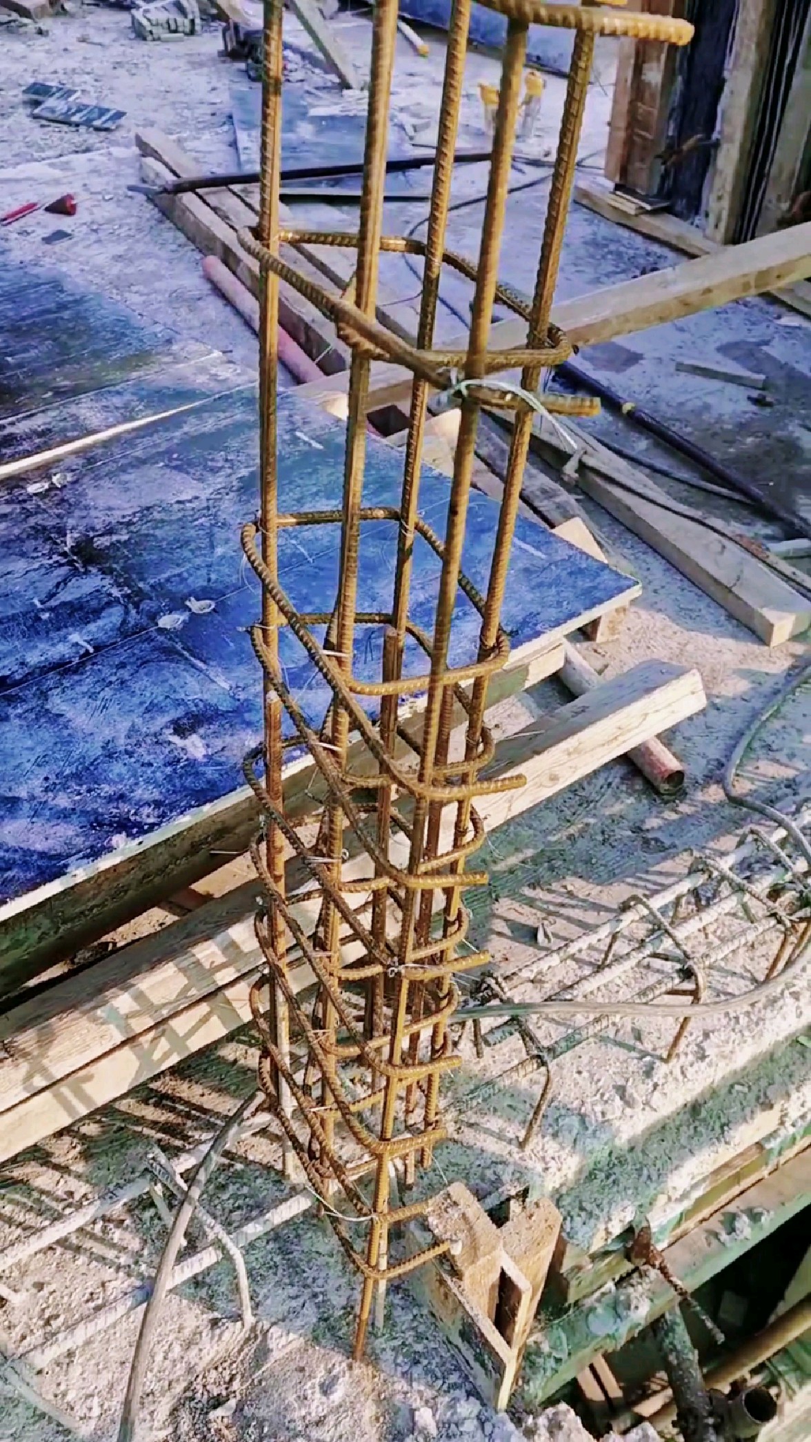 你们觉得这柱子钢筋绑得有没有问题?