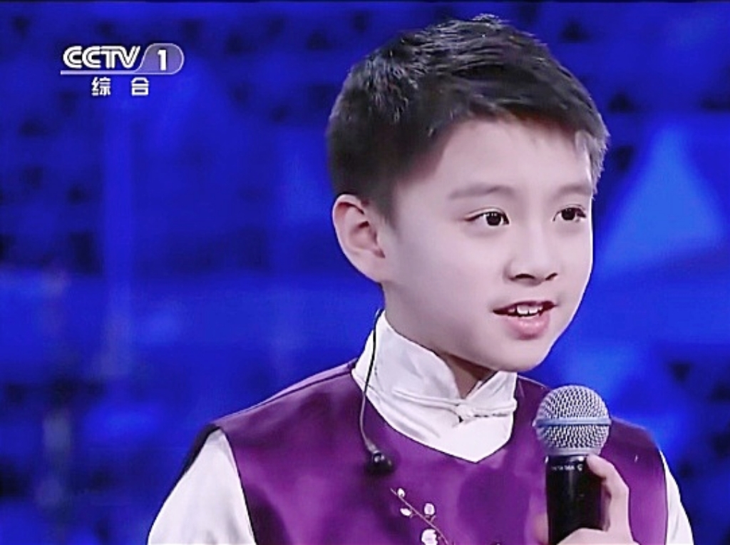 11岁的王泓翔,不仅精通京剧,还能在舞台上自如表演