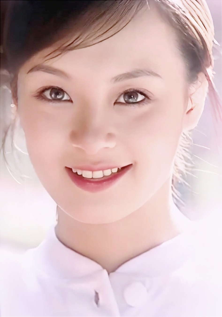 演员孙俪,她不仅颜值惊艳,气质更是独具一格,温婉又不失干练