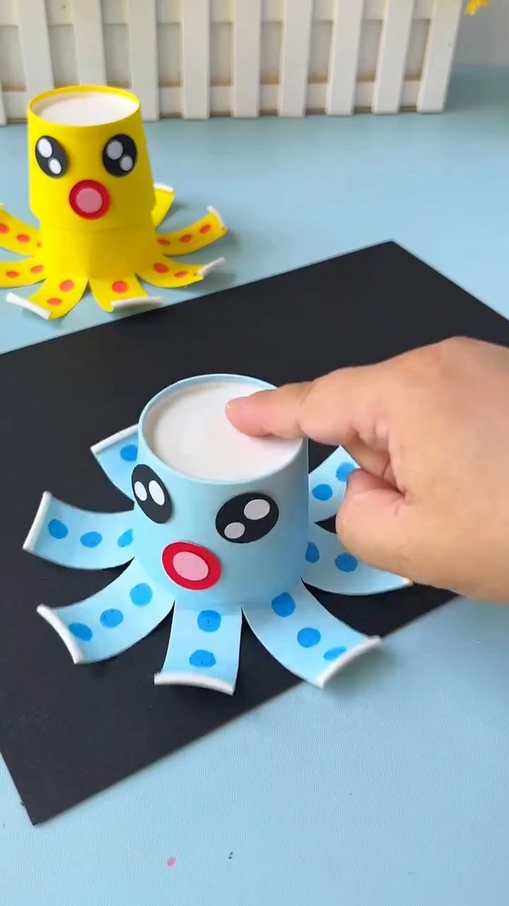 用一个纸杯就可以制作出好玩的章鱼
