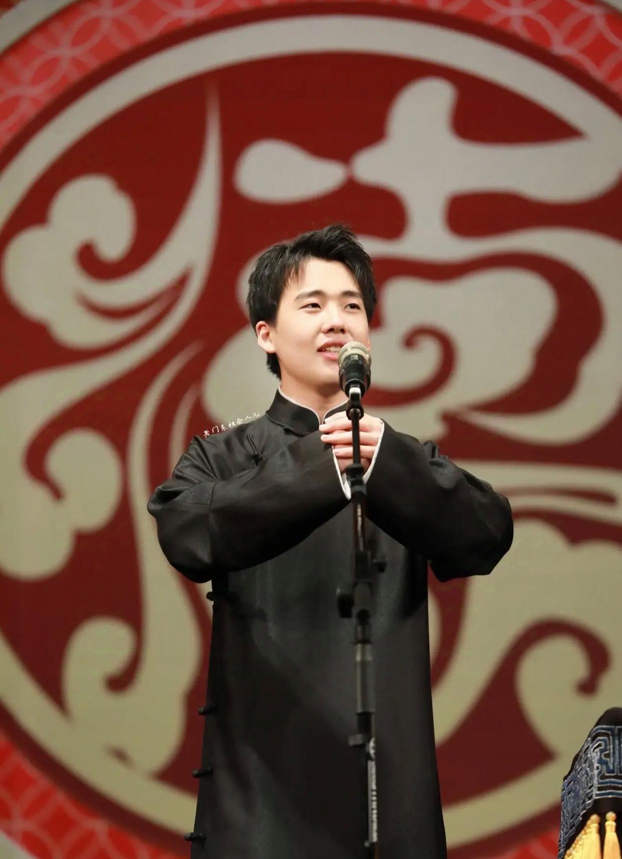 郭麒麟现在为什么不说相声了,而去拍戏了?