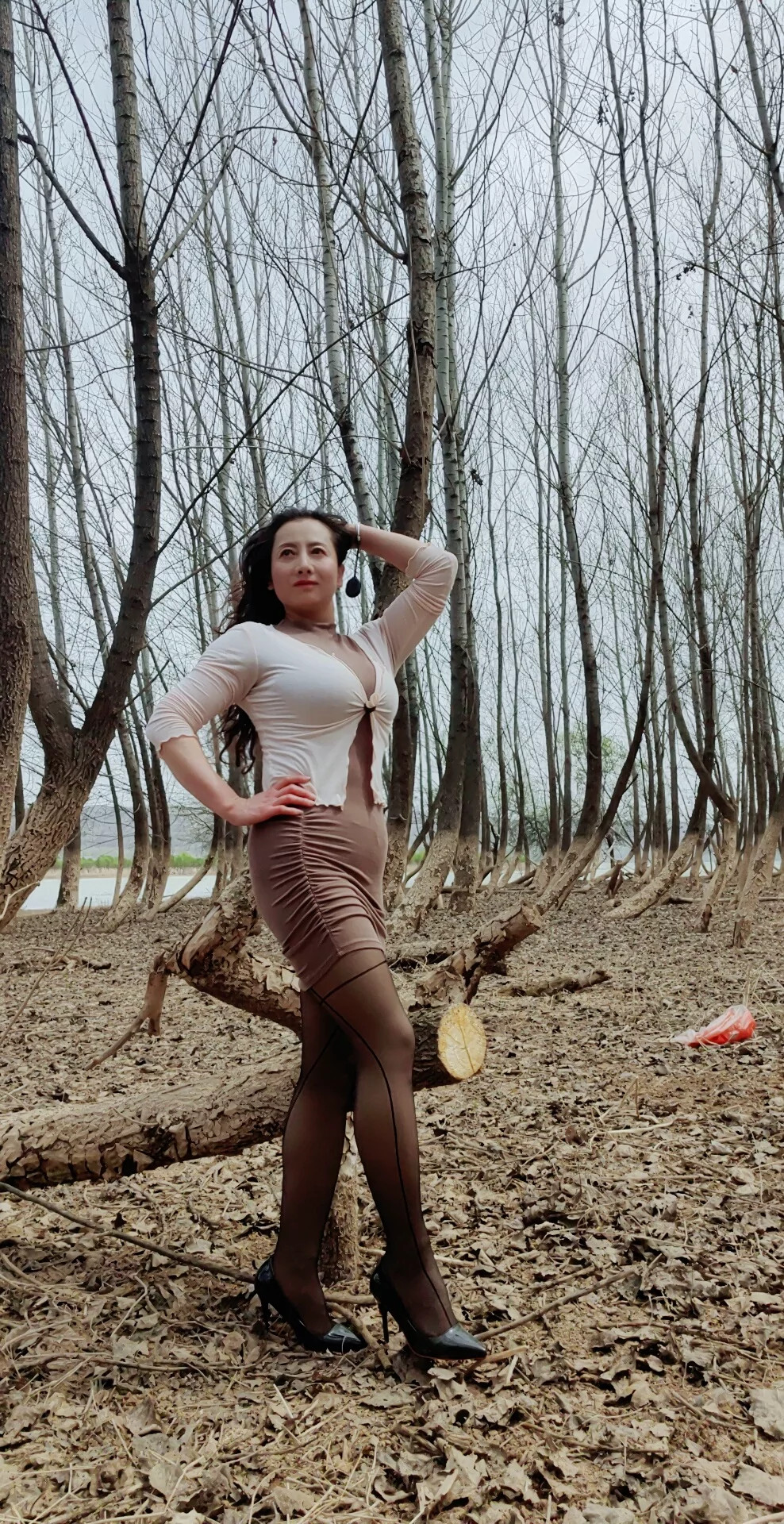 包臀裙,丝袜,红底高跟鞋