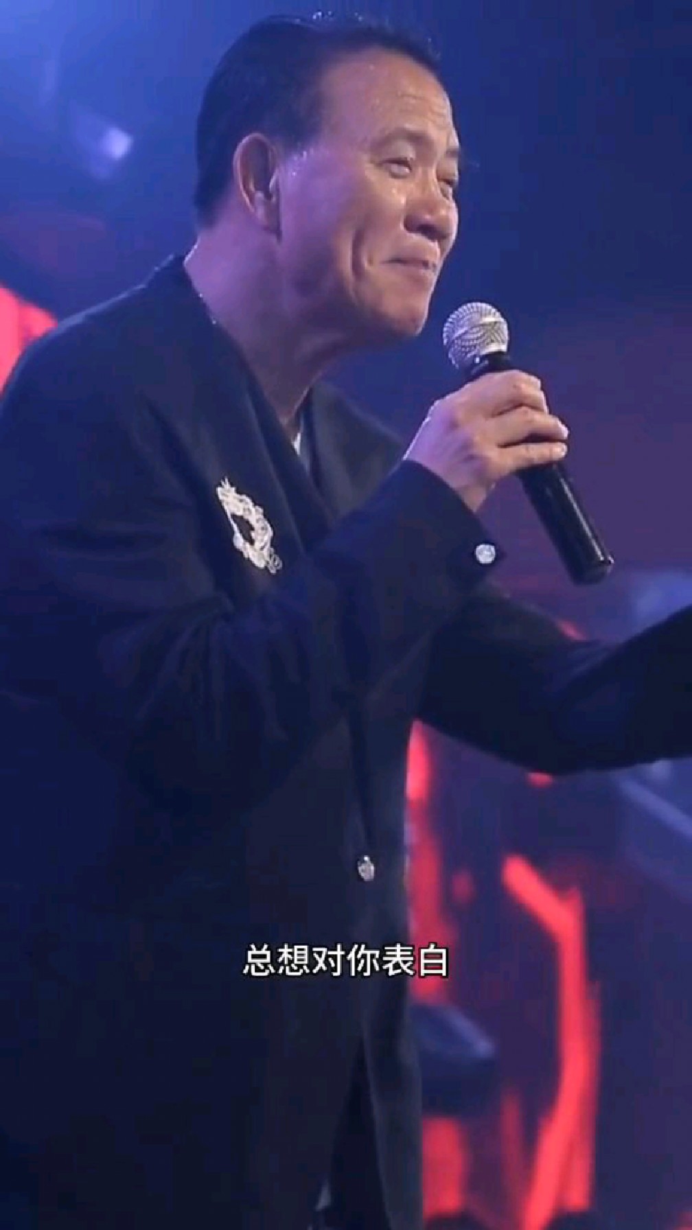 万梓良酒吧演出氛围感拉满,风采不减当年!