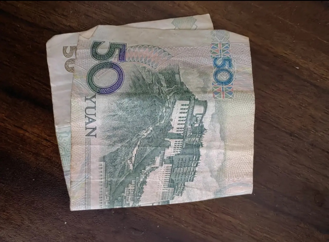 哪晓得今晨一醒,浑身乏力,头晕咽痛,赶忙去小区诊所,买药花了四十八元