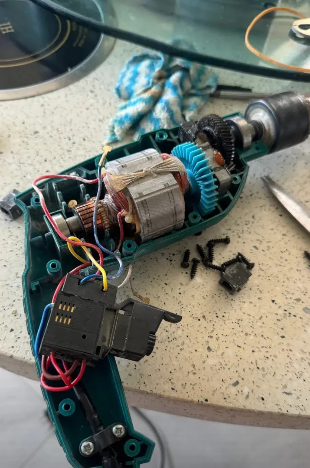 昨日,我偶然间窥见了一个秘密:缘何沿海的民营企业所